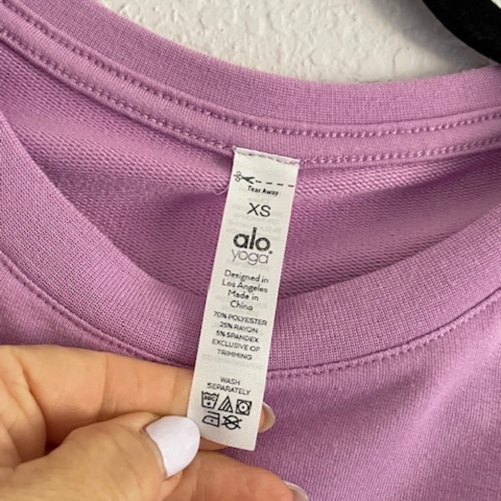 ALO YOGA Dreamy Crop Top Short Sleeve, Purple-ish/Pink 💜🩷 Size XS - Picture 3 of 8
